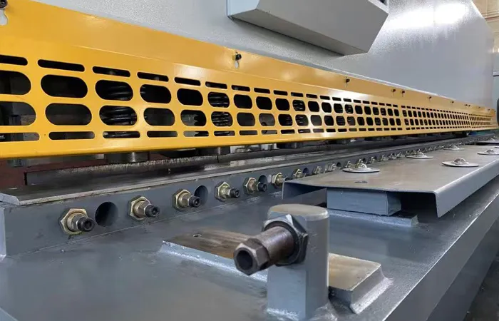 QC12Yk-4x2500mm Oscillating Shear Machine