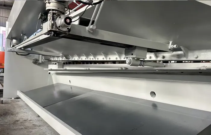 QC11Y-16x6000mm Guilltine Shearing Machine