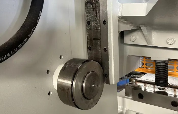 QC11Y-16x6000mm Guilltine Shearing Machine