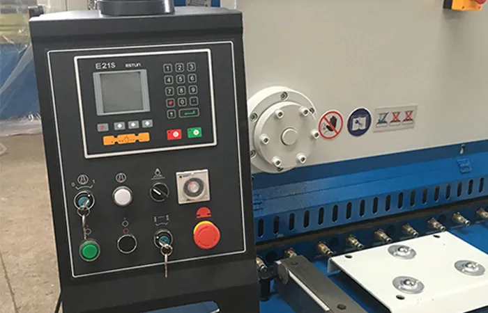 QC11K-12x3200mm Hydraulic Guillotine Shear Machine