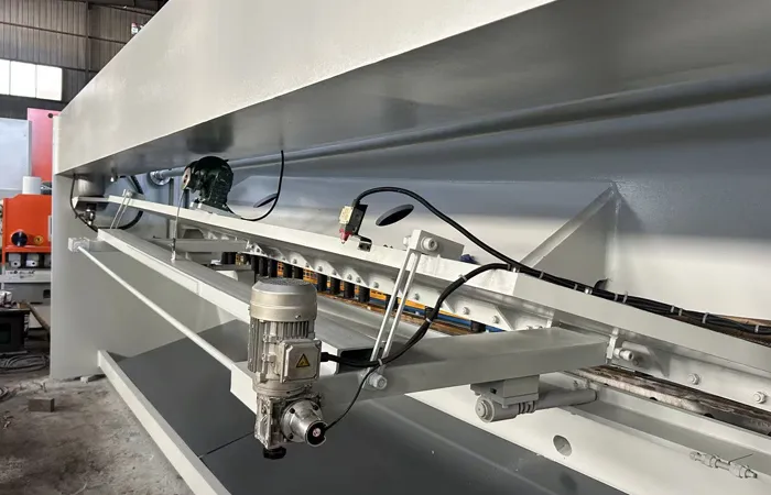 QC11Y-16x6000mm Guilltine Shearing Machine