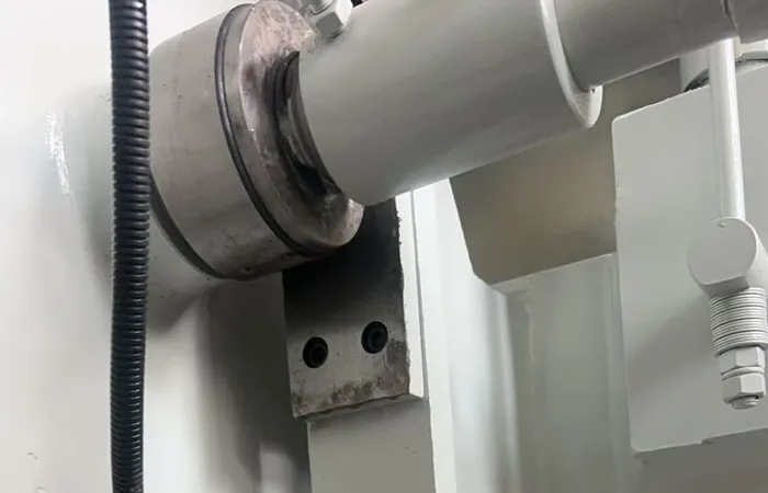 QC11Y-12x2500mm Hydraulic Gusseter Shearing Machine