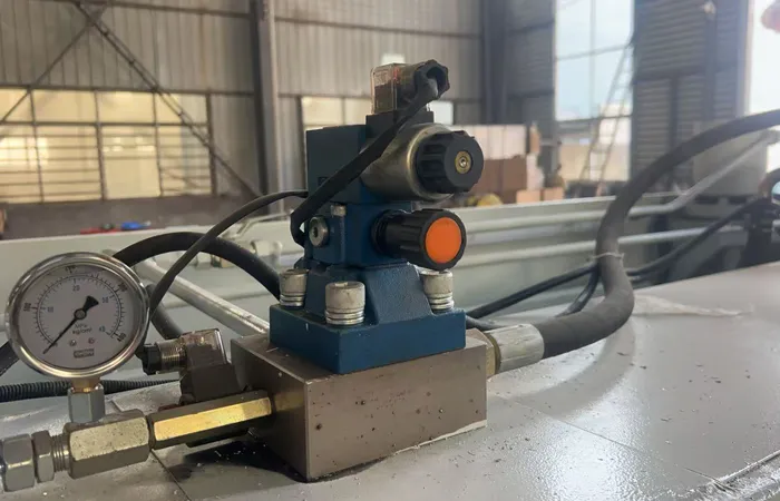 QC11Y-12x2500mm Hydraulic Gusseter Shearing Machine