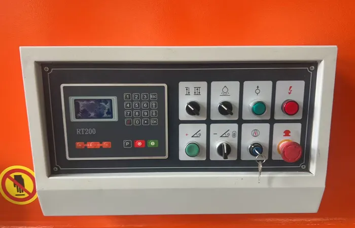 QC11Y-12x2500mm Hydraulic Gusseter Shearing Machine