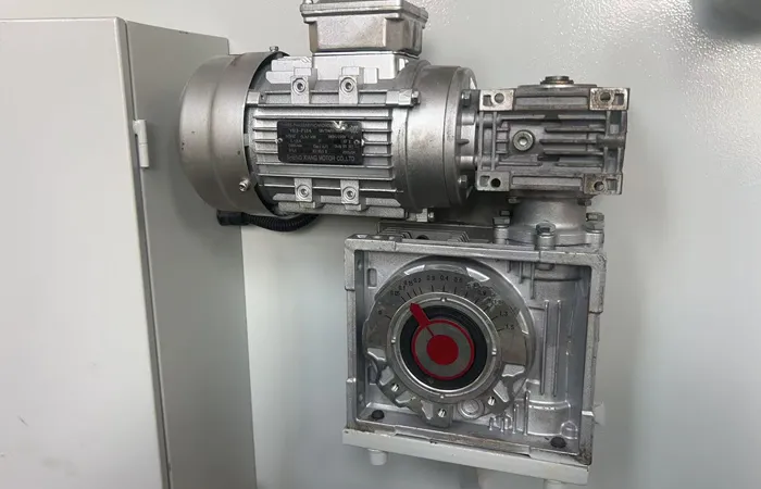 QC11Y-12x2500mm Hydraulic Gusseter Shearing Machine