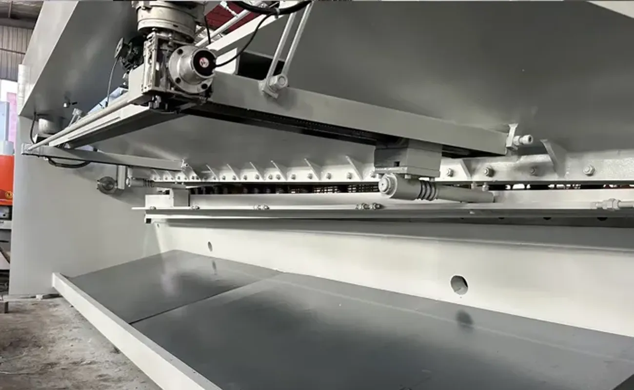 Advantages of Guillotine Shearing Machines