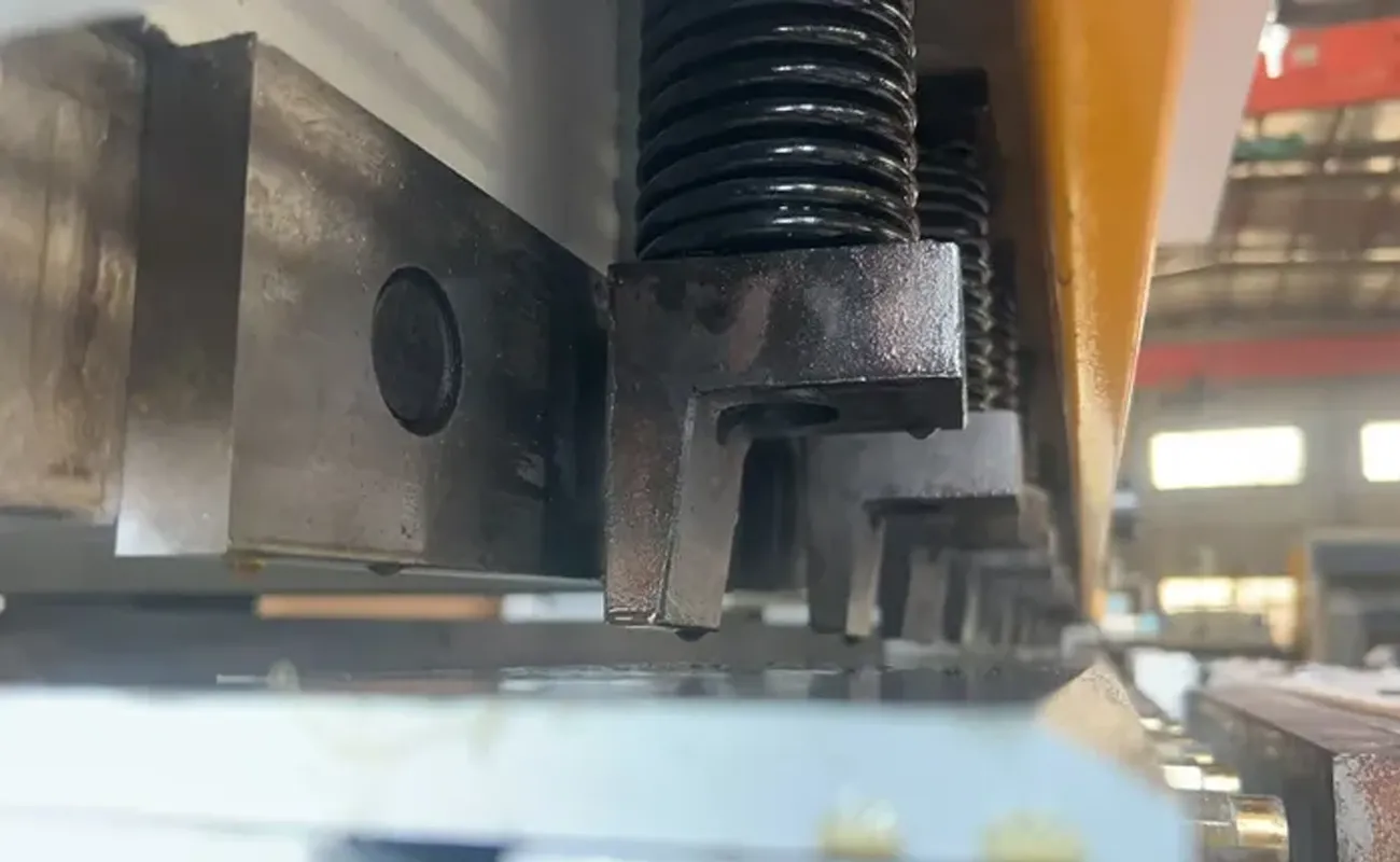 Applications of Hydraulic Shearing Machine