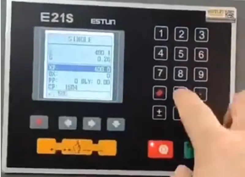 QC11K-12x3200mm Hydraulic Guillotine Shear Machine Operation Video