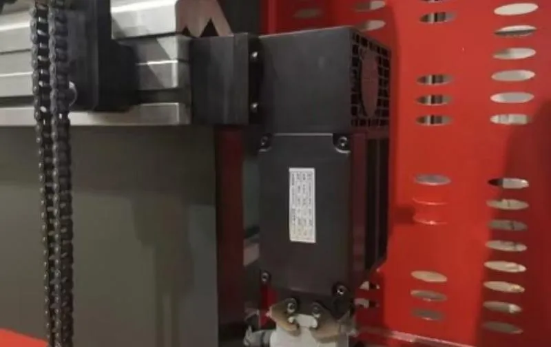 The crown system provides a more accurate bending angle.