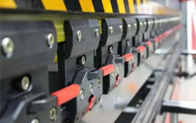 Quick Editing: Due to the vertical layout, the quick change tool enables a reduction in setup time.