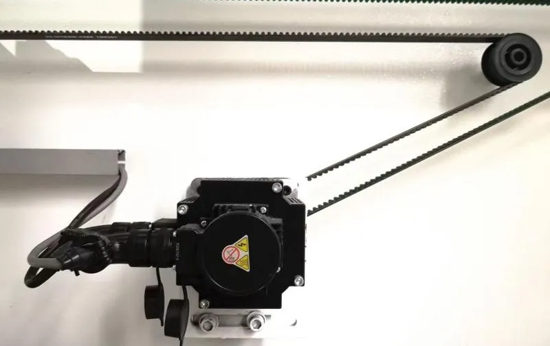 Synchronous pulley and synchronous belt ensure that the x-axis operates more efficiently and precisely.