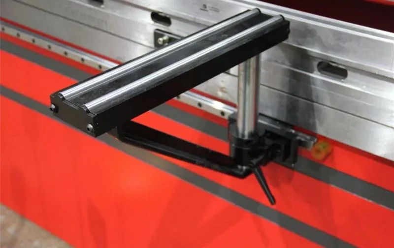 Support arm: Ergonomic support frame and LED work area lighting ensure maximum convenience for your operation.