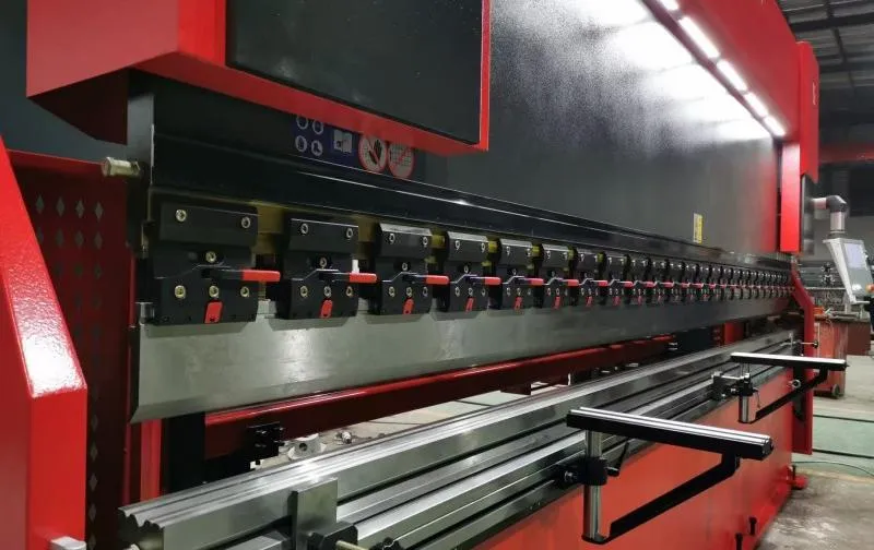 You can utilize the entire bending length since there is no interference contour.