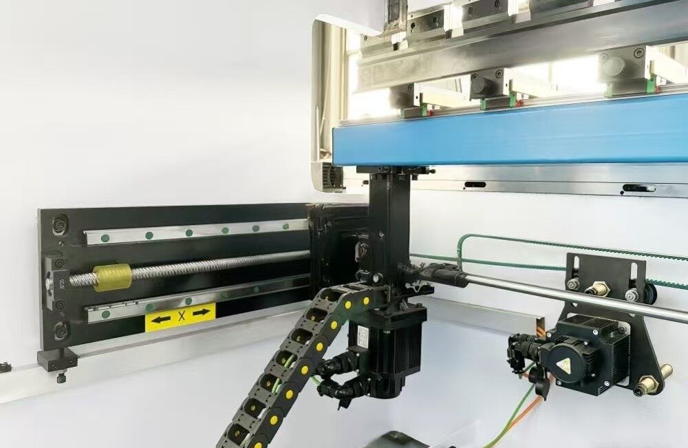 4+1-axis-cnc-back-gauge.jpg 4+1-axis-cnc-back-gauge.jpg