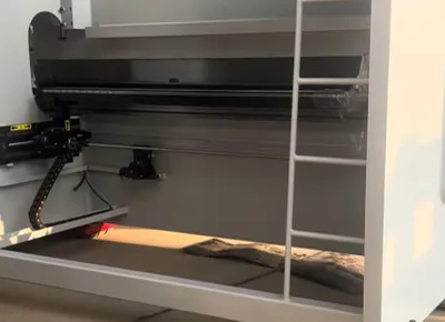 The 300T/4000 CNC bending machine has been successfully installed at the customer's workshop. The machine features high automation, low failure rate, and simple and easy operation!