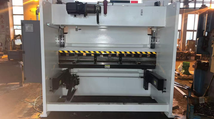 170t-3200-cnc-press-brake-successfully-installed-in-vietnam--baizhuo-cnc_03.jpg