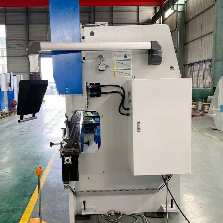 170t-3200-cnc-press-brake-successfully-installed-in-vietnam--baizhuo-cnc_04.jpg
