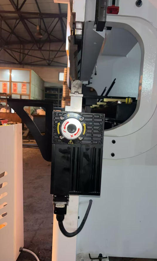 170t-3200-cnc-press-brake-successfully-installed-in-vietnam--baizhuo-cnc_05.jpg