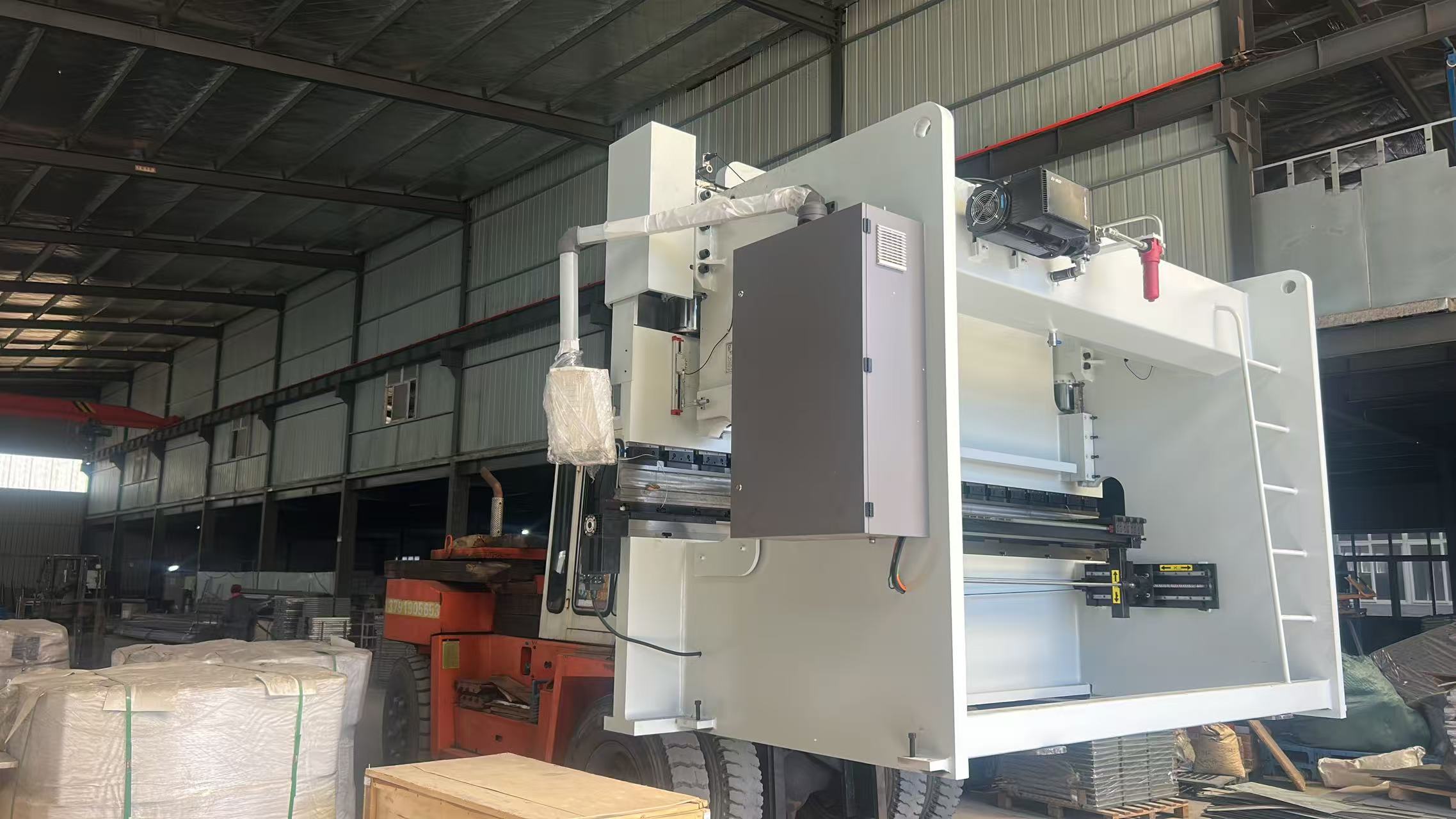 cnc-press-brakes-successfully-delivered-to-qingdao-customer-3.jpg