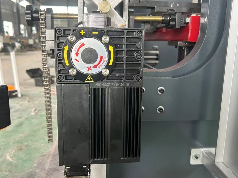 170t-3200mm-cnc-bending-machine-details-2.jpg