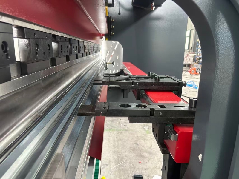 170t-3200mm-cnc-bending-machine-details-6.jpg