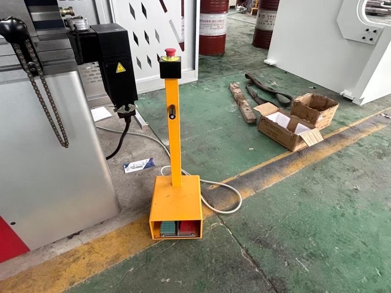 170t-3200mm-cnc-bending-machine-details-8.jpg