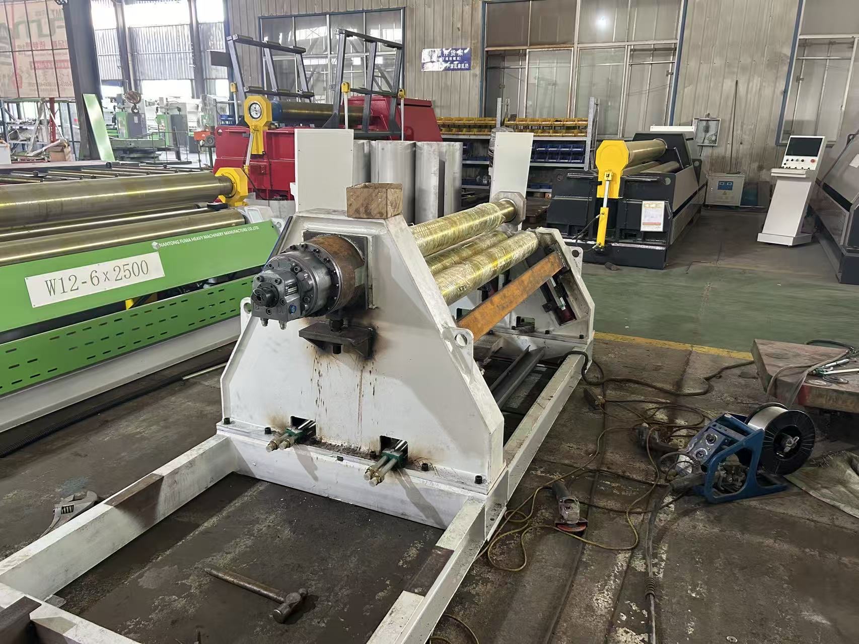 3-roll-plate-rolling-machine-working-principle-and-advantages-for-metal-fabrication-1.jpg 3-roll-plate-rolling-machine-working-principle-and-advantages-for-metal-fabrication-1.jpg