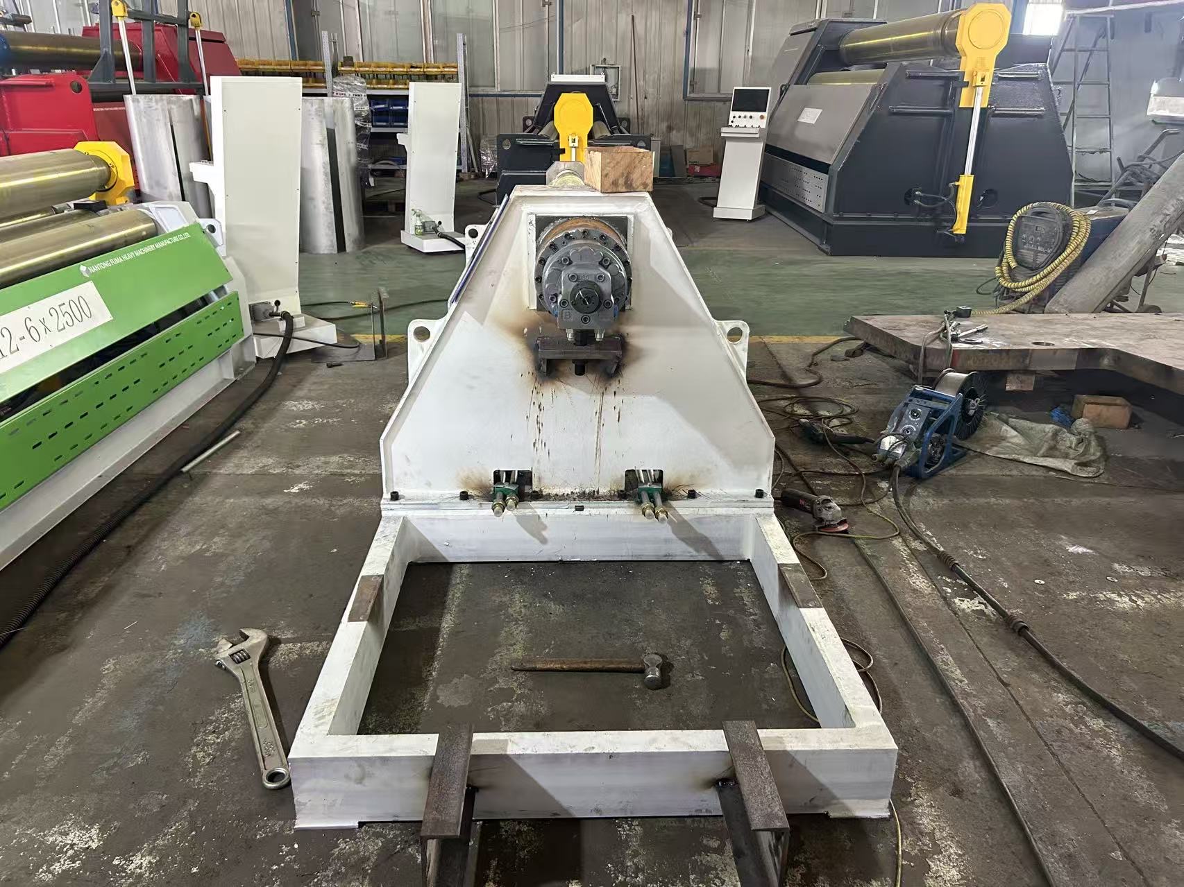 3-roll-plate-rolling-machine-working-principle-and-advantages-for-metal-fabrication-2.jpg 3-roll-plate-rolling-machine-working-principle-and-advantages-for-metal-fabrication-2.jpg