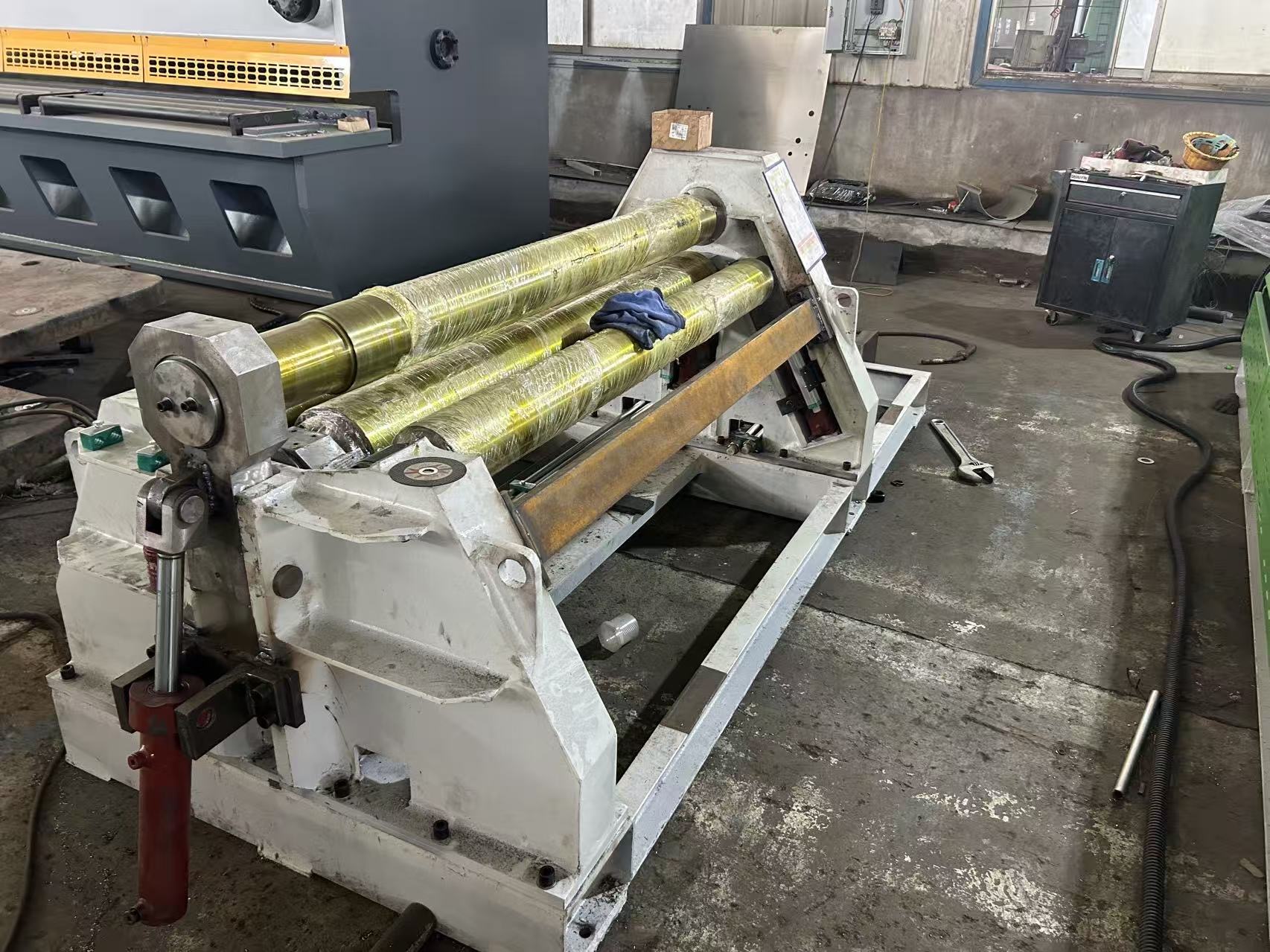 3-roll-plate-rolling-machine-working-principle-and-advantages-for-metal-fabrication-3.jpg 3-roll-plate-rolling-machine-working-principle-and-advantages-for-metal-fabrication-3.jpg