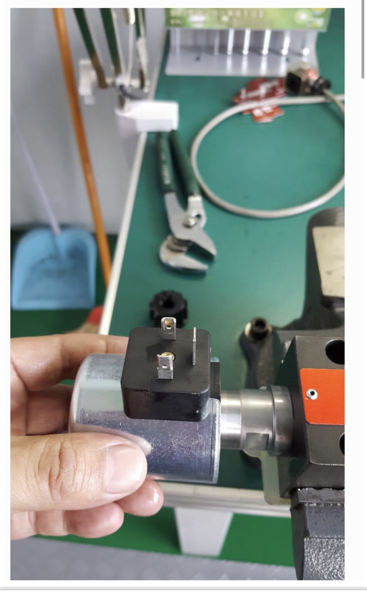 step-by-step-cnc-press-brake-proportional-valve-disassembly-guide-2.jpg step-by-step-cnc-press-brake-proportional-valve-disassembly-guide-2.jpg