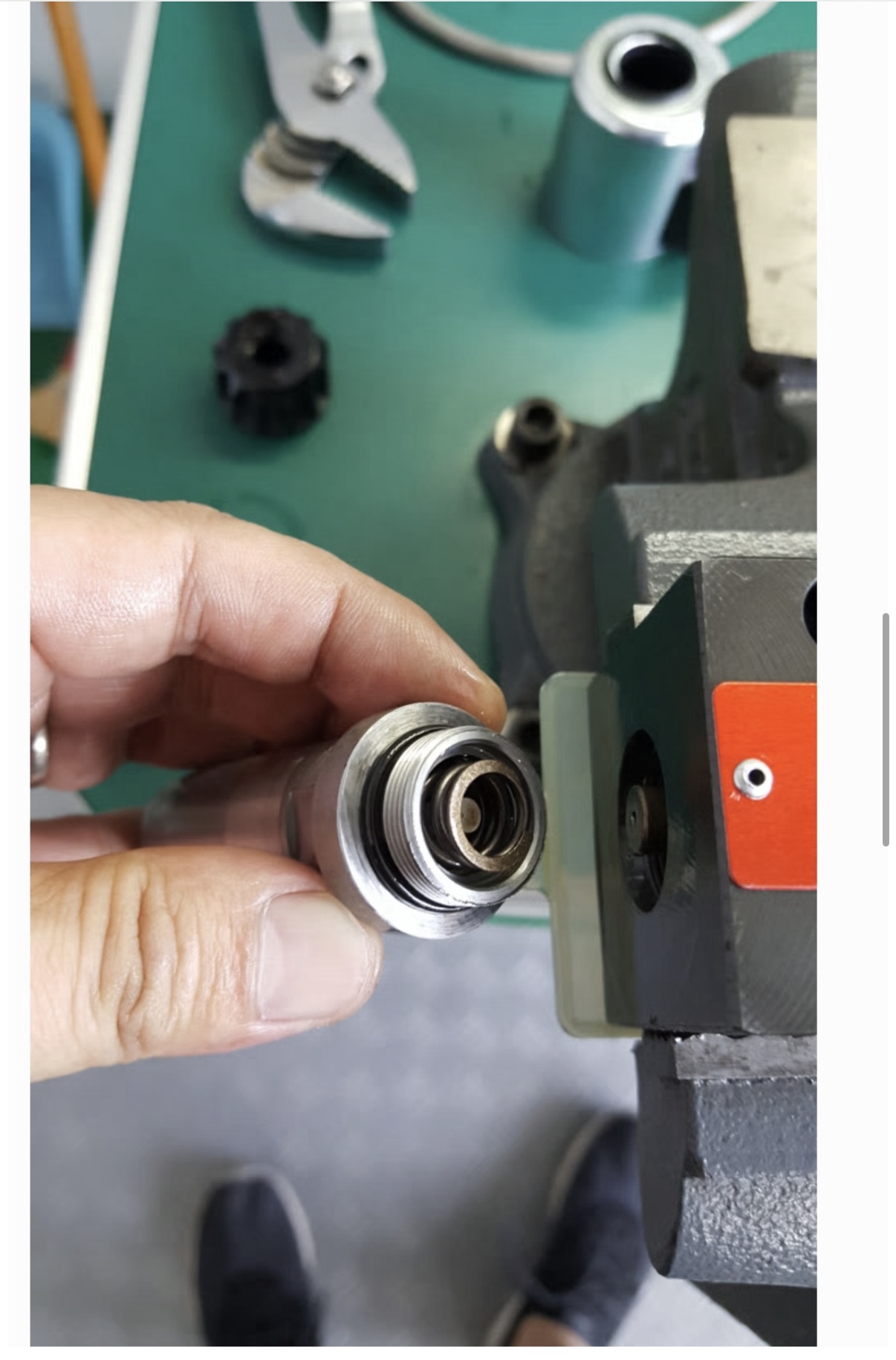 step-by-step-cnc-press-brake-proportional-valve-disassembly-guide-4.jpg step-by-step-cnc-press-brake-proportional-valve-disassembly-guide-4.jpg