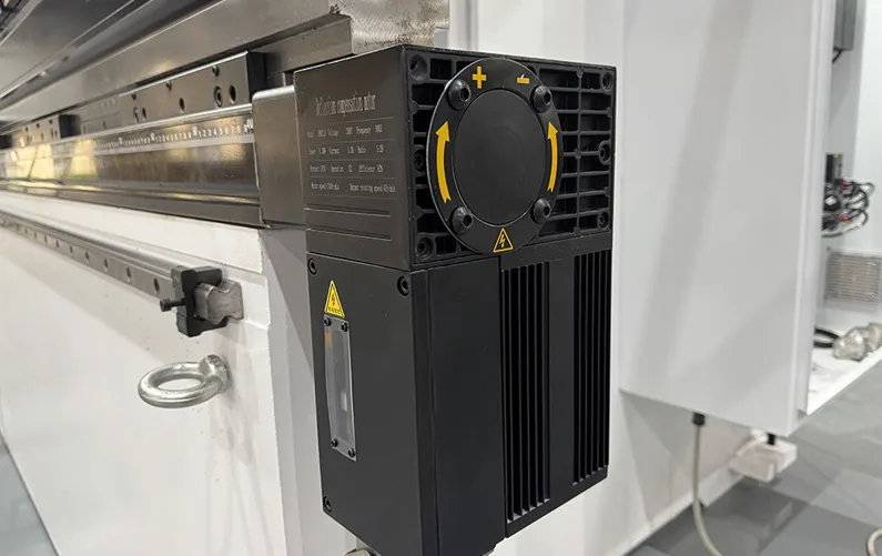 High-Efficiency Crowning System for CNC Press Brake