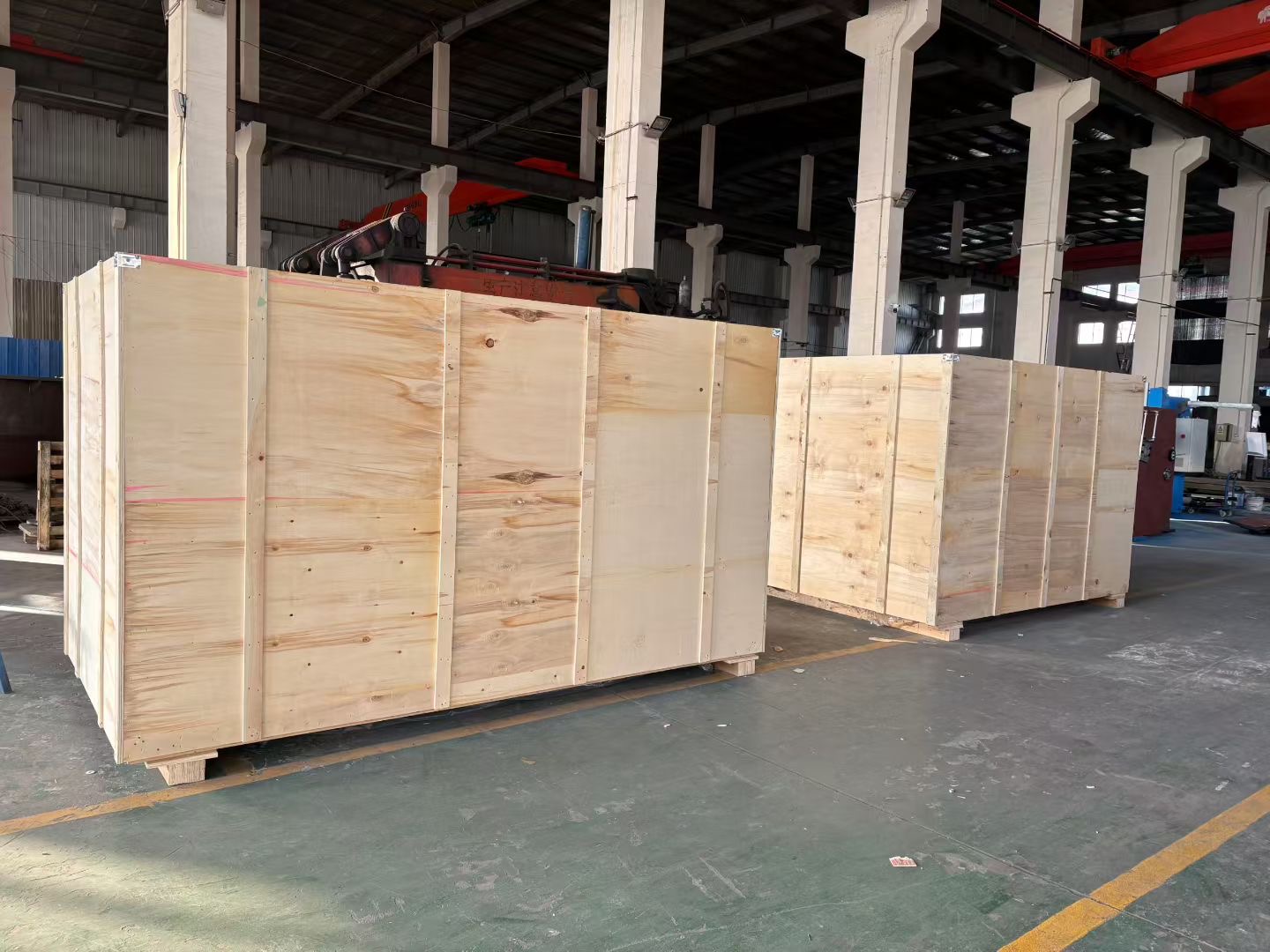 Heavy duty export wooden crate packaging for hydraulic sheet metal bending machine