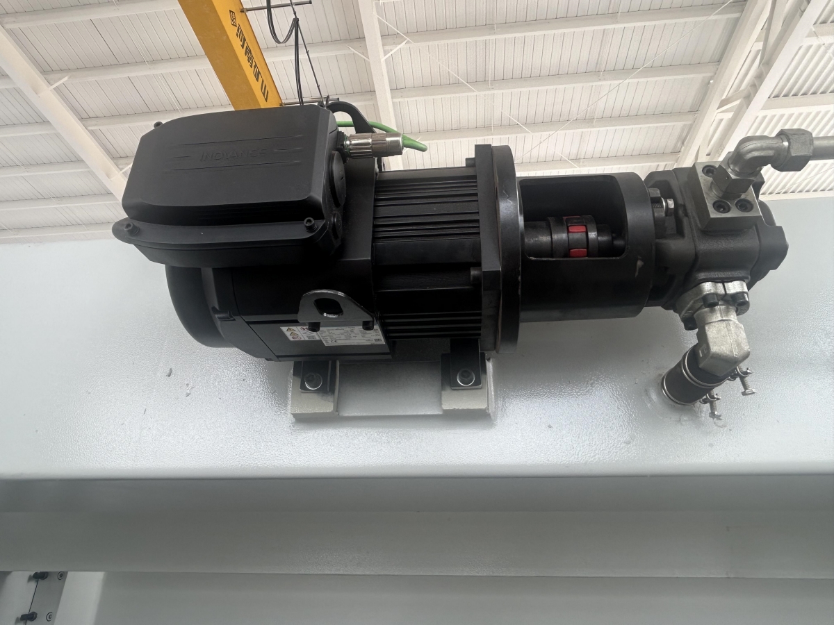 220t-6100mm-cnc-press-brake-delivered-wuhan-sheet-metal-bending-4.jpg 220t-6100mm-cnc-press-brake-delivered-wuhan-sheet-metal-bending-4.jpg