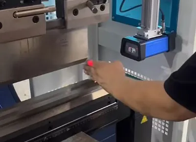 CNC bending machine equipped with laser photoelectric safety guard. Highly sensitive and smooth induction eliminates hand crushing hazards completely for safer workshop operation