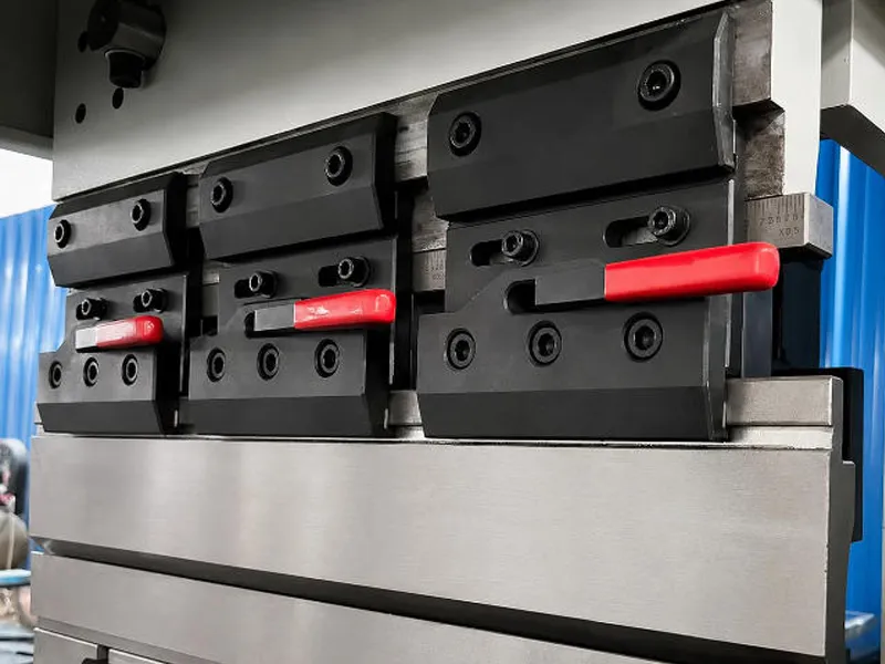 Precision Matching Improves Efficiency! Nantong Baizhuo Teaches You How to Choose CNC Press Brake Dies Correctly