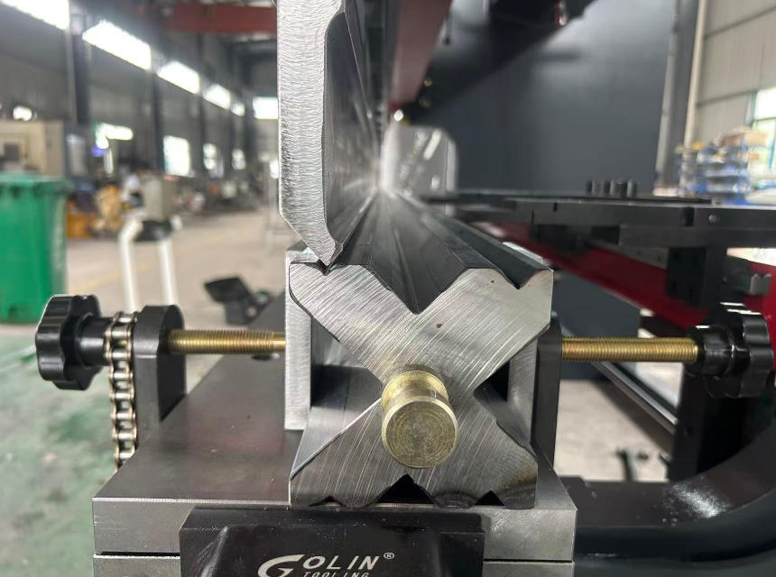 precision-matching-improves-efficiency-nantong-baizhuo-teaches-you-how-to-choose-cnc-press-brake-dies-correctly-3.jpg